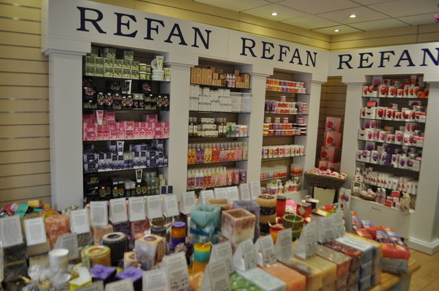 Dificil Ciro Mensajero Refan with a new store in UК - Refan