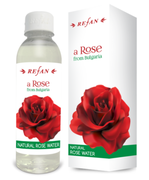 Agua natural se extrae a través de la destilación de las flores de la Rosa Damascena